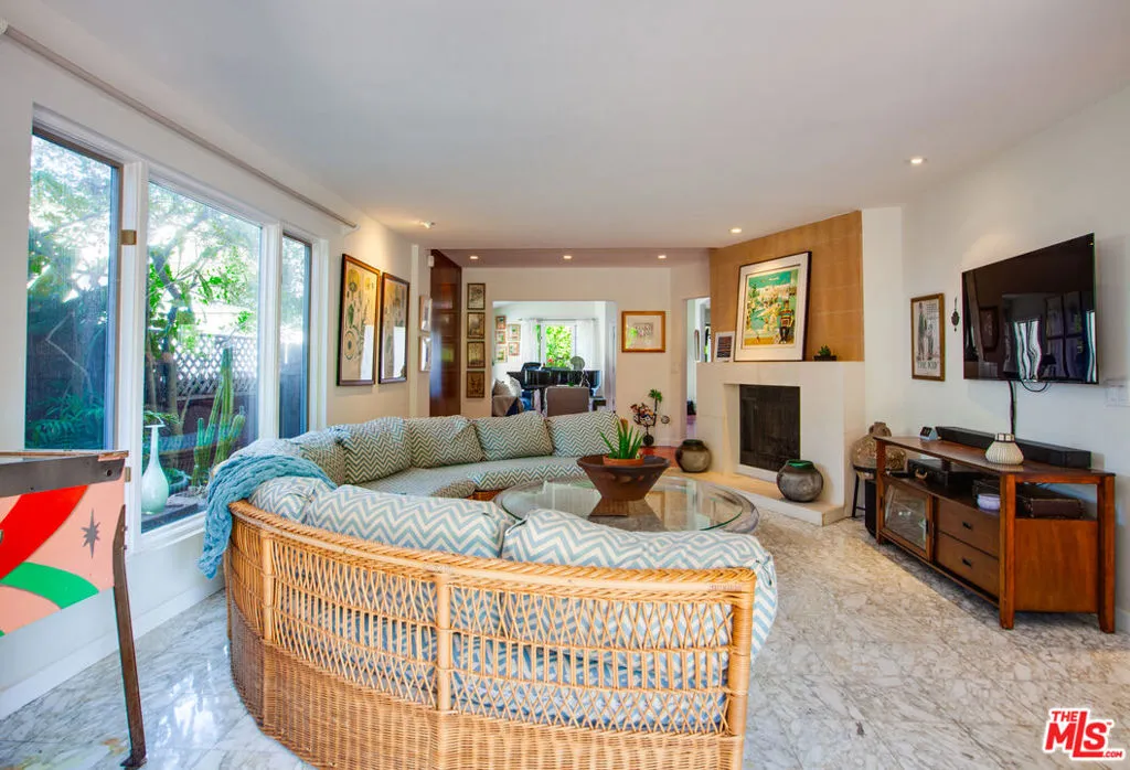 Los Angeles, California 90066, United States, 4 Bedrooms Bedrooms, ,3 BathroomsBathrooms,Residential,Active,150287