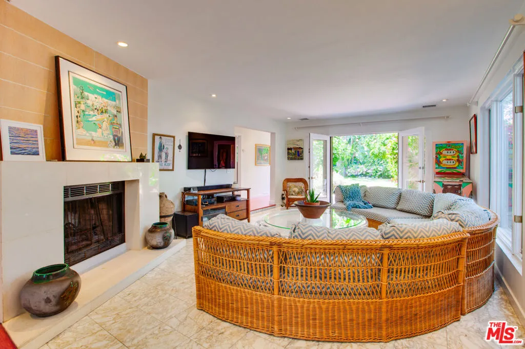 Los Angeles, California 90066, United States, 4 Bedrooms Bedrooms, ,3 BathroomsBathrooms,Residential,Active,150287