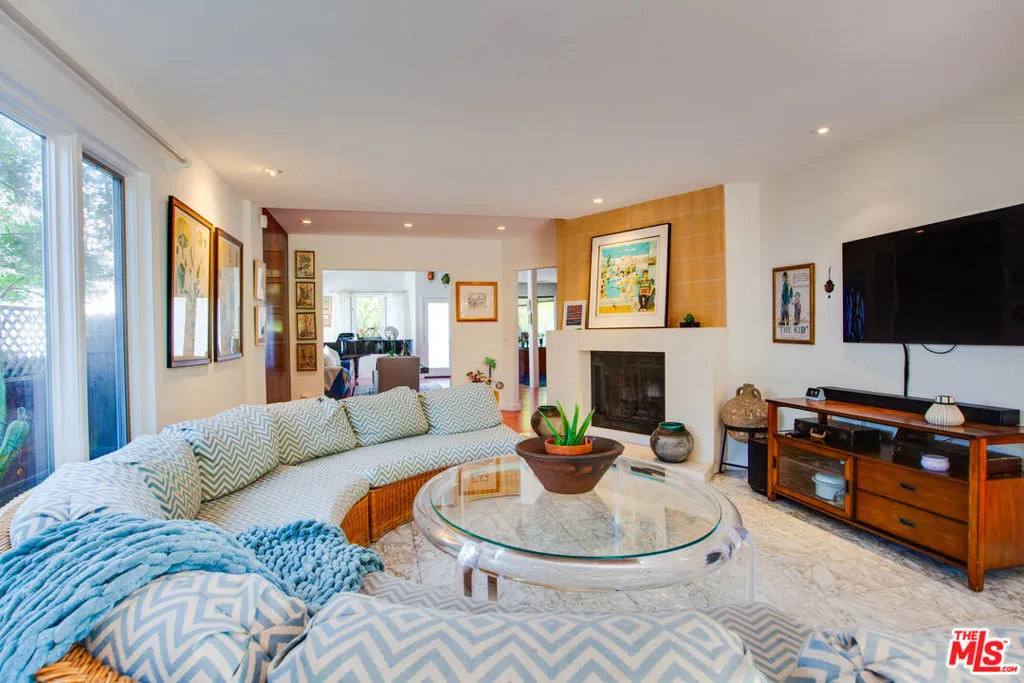 Los Angeles, California 90066, United States, 4 Bedrooms Bedrooms, ,3 BathroomsBathrooms,Residential,Active,150287