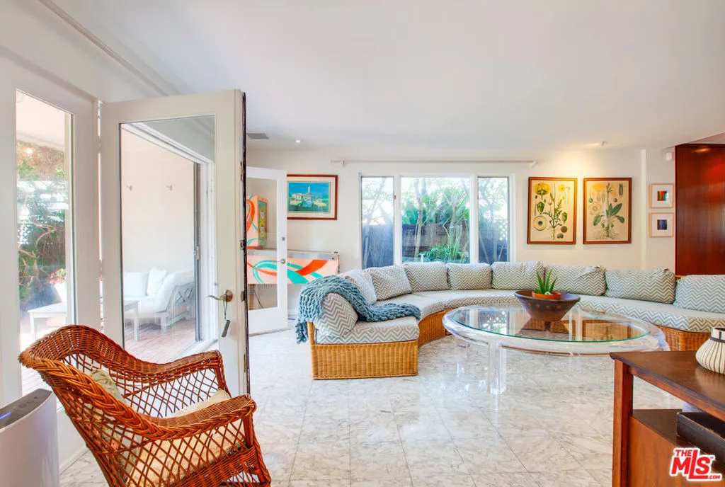 Los Angeles, California 90066, United States, 4 Bedrooms Bedrooms, ,3 BathroomsBathrooms,Residential,Active,150287