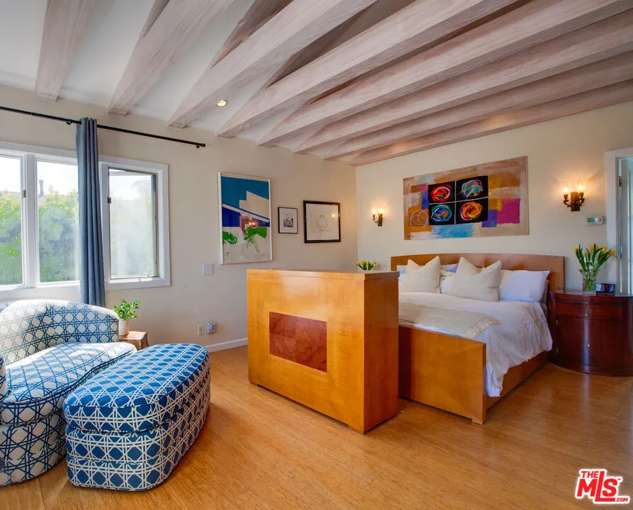 Los Angeles, California 90066, United States, 4 Bedrooms Bedrooms, ,3 BathroomsBathrooms,Residential,Active,150287