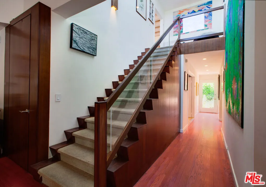 Los Angeles, California 90066, United States, 4 Bedrooms Bedrooms, ,3 BathroomsBathrooms,Residential,Active,150287