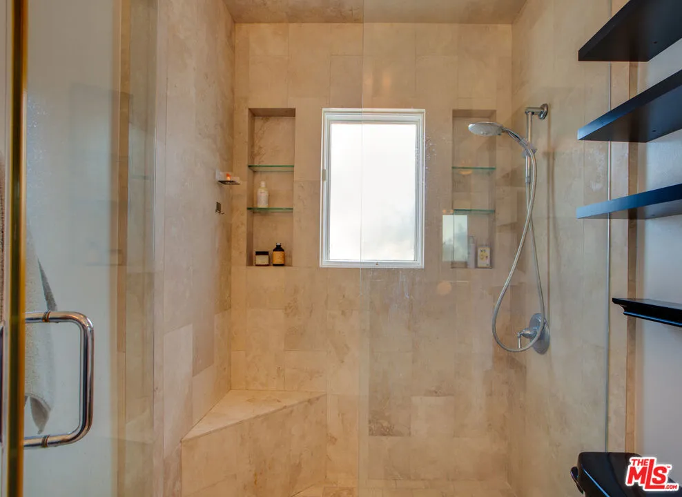 Los Angeles, California 90066, United States, 4 Bedrooms Bedrooms, ,3 BathroomsBathrooms,Residential,Active,150287