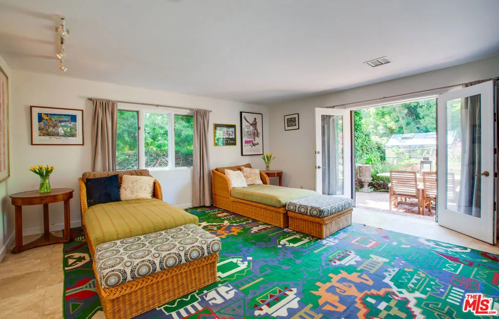 Los Angeles, California 90066, United States, 4 Bedrooms Bedrooms, ,3 BathroomsBathrooms,Residential,Active,150287