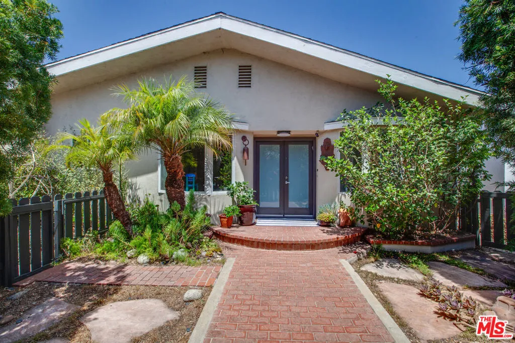 Los Angeles, California 90066, United States, 4 Bedrooms Bedrooms, ,3 BathroomsBathrooms,Residential,Active,150287