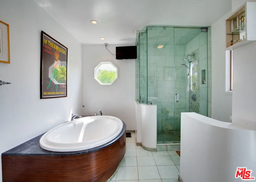 Los Angeles, California 90066, United States, 4 Bedrooms Bedrooms, ,3 BathroomsBathrooms,Residential,Active,150287