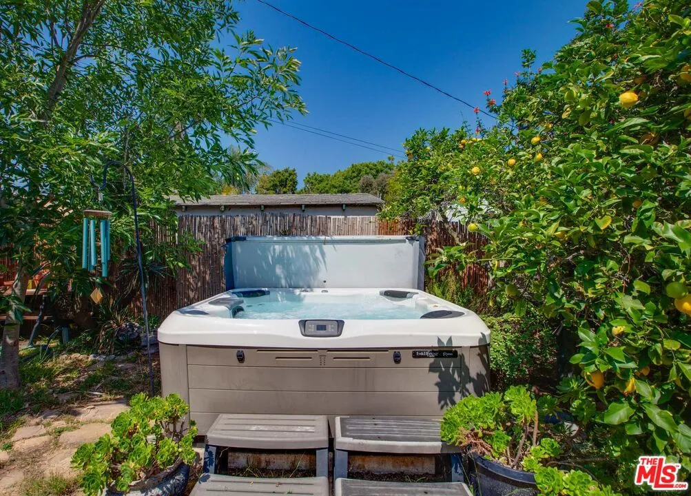 Los Angeles, California 90066, United States, 4 Bedrooms Bedrooms, ,3 BathroomsBathrooms,Residential,Active,150287