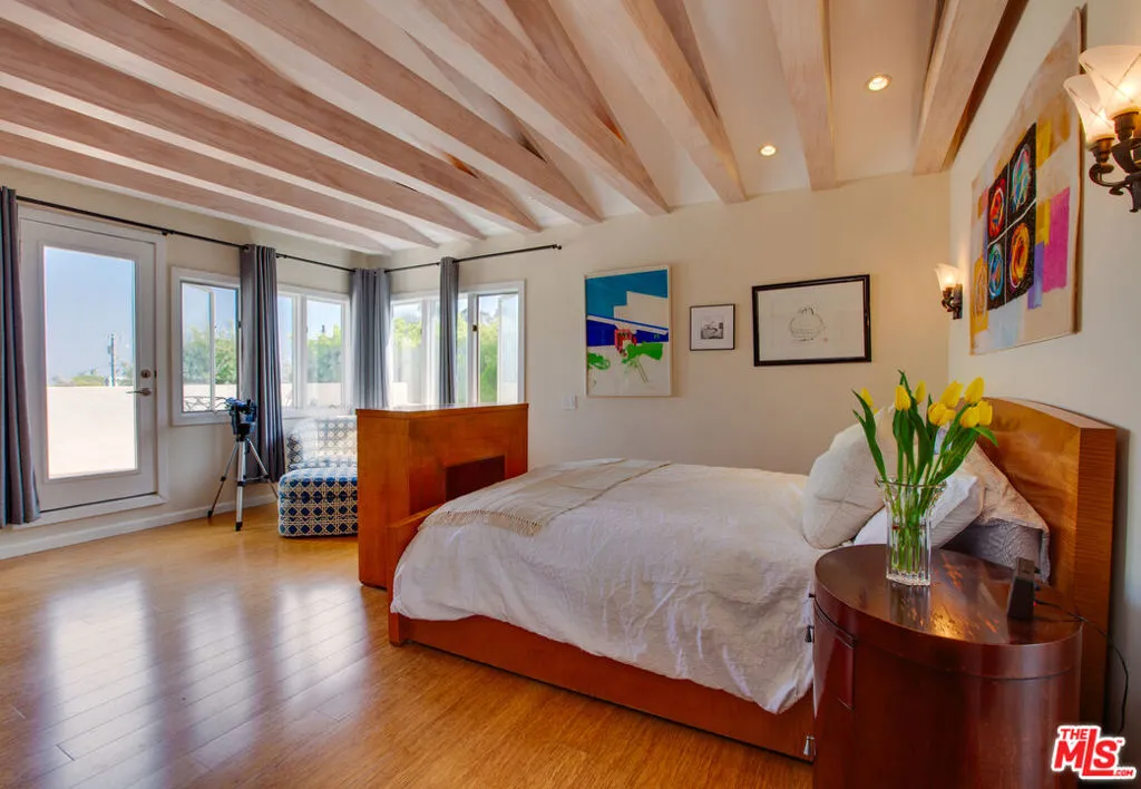 Los Angeles, California 90066, United States, 4 Bedrooms Bedrooms, ,3 BathroomsBathrooms,Residential,Active,150287