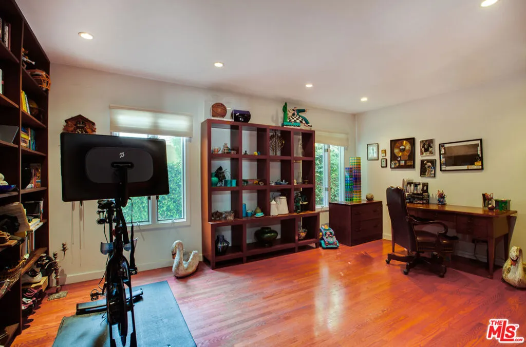 Los Angeles, California 90066, United States, 4 Bedrooms Bedrooms, ,3 BathroomsBathrooms,Residential,Active,150287