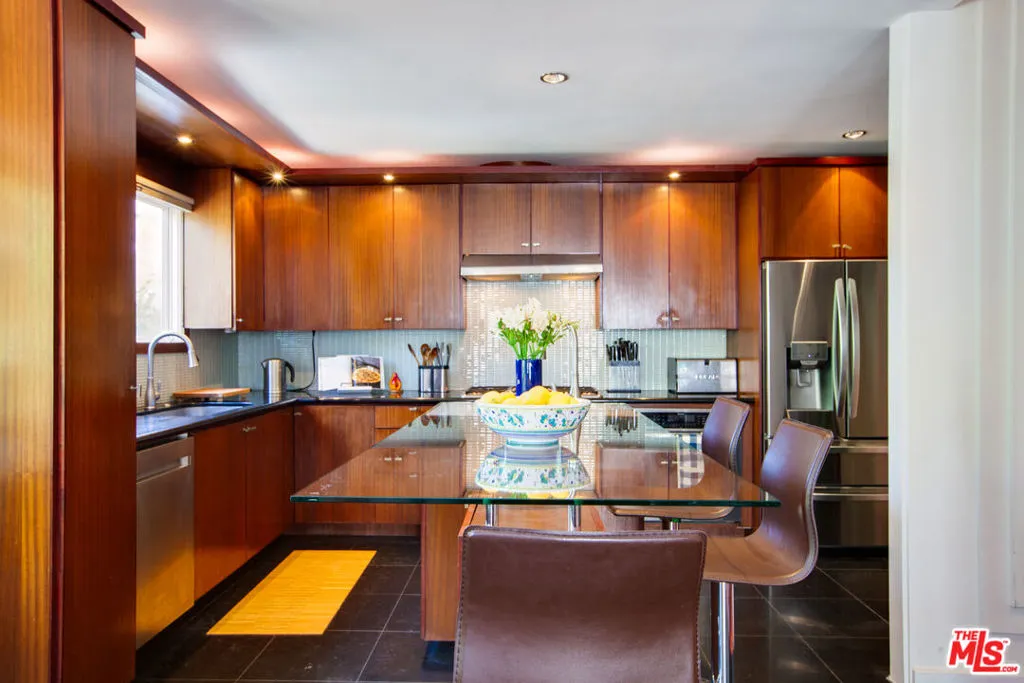 Los Angeles, California 90066, United States, 4 Bedrooms Bedrooms, ,3 BathroomsBathrooms,Residential,Active,150287