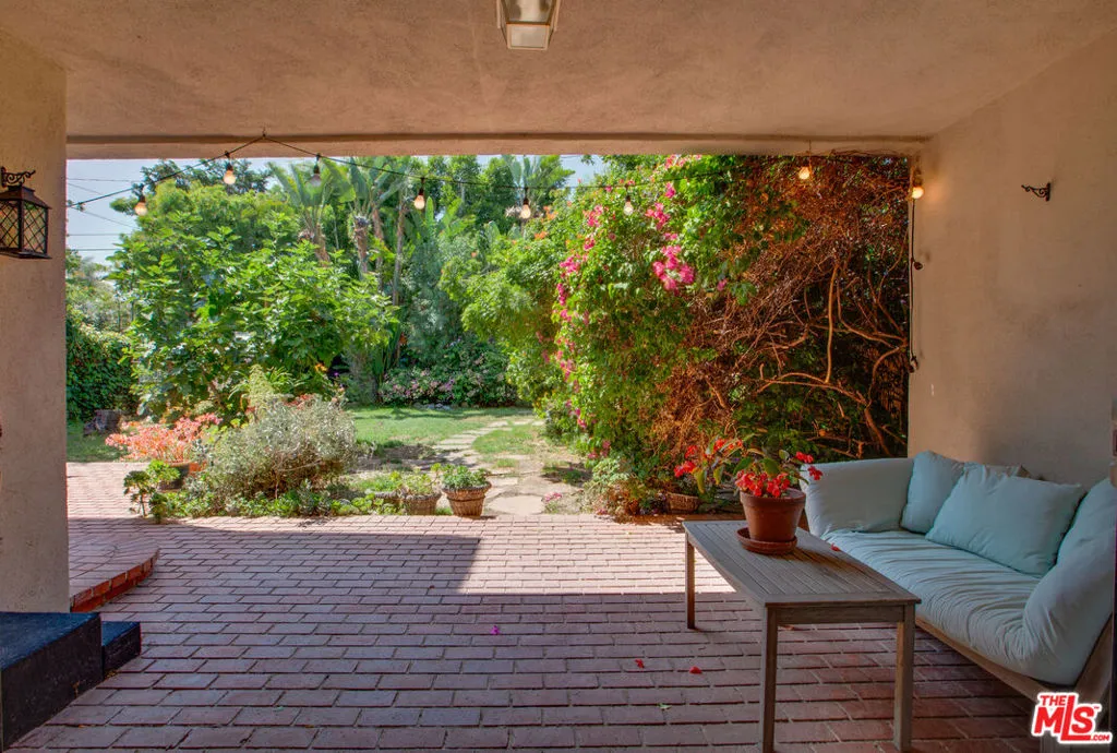 Los Angeles, California 90066, United States, 4 Bedrooms Bedrooms, ,3 BathroomsBathrooms,Residential,Active,150287