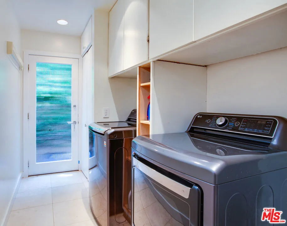 Los Angeles, California 90066, United States, 4 Bedrooms Bedrooms, ,3 BathroomsBathrooms,Residential,Active,150287