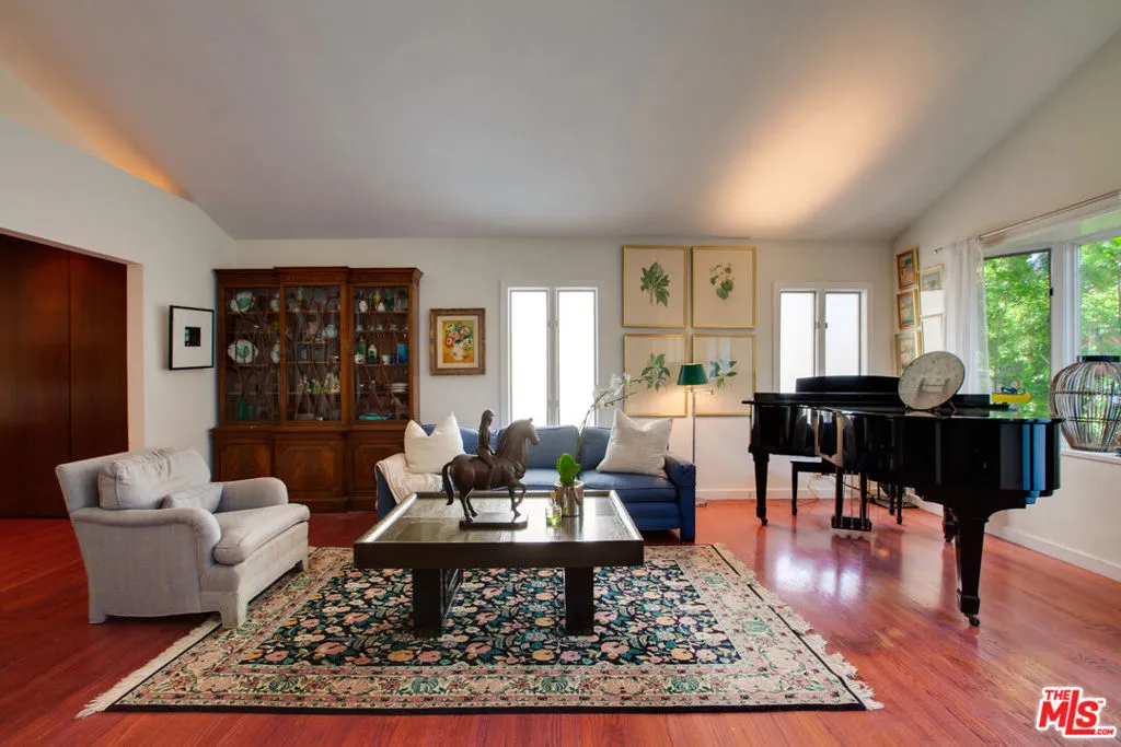 Los Angeles, California 90066, United States, 4 Bedrooms Bedrooms, ,3 BathroomsBathrooms,Residential,Active,150287