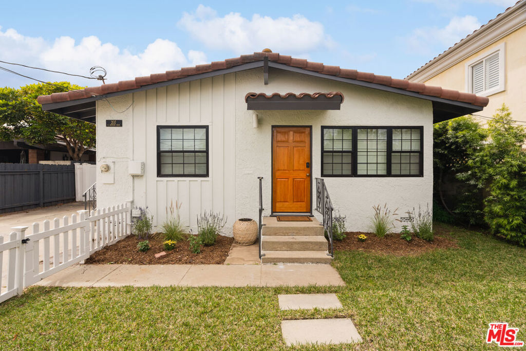 207 S Aviation Boulevard