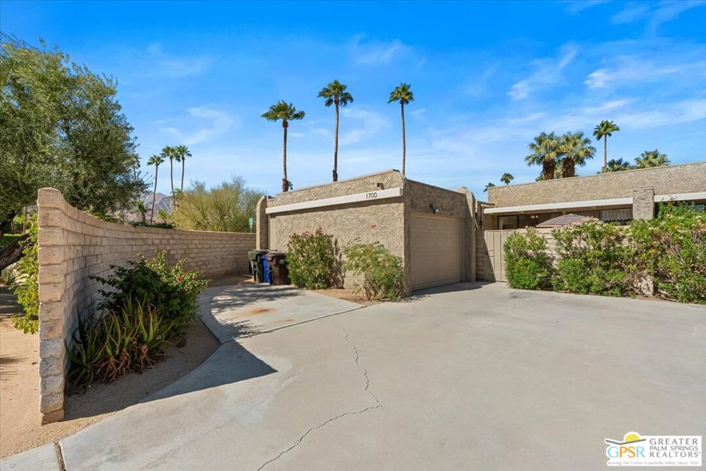 1700 Tamarisk Road