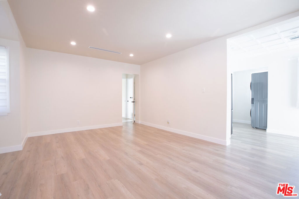 9810 Hillhaven Avenue