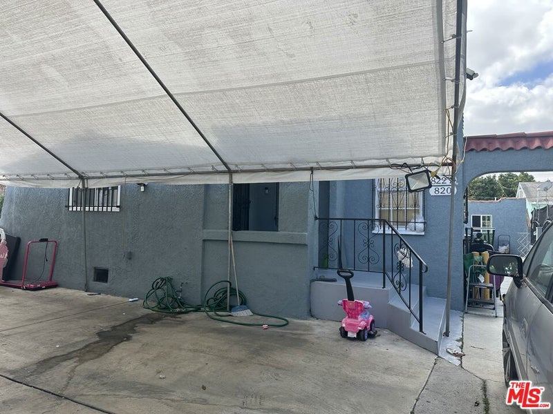 822 E 84th Place