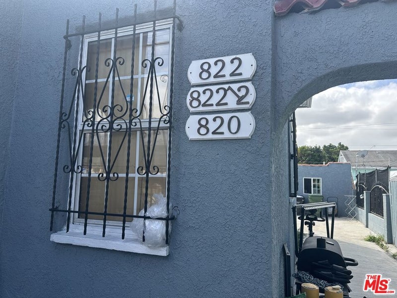 822 E 84th Place