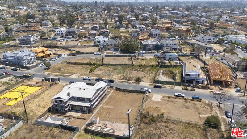 1115 Via De La Paz