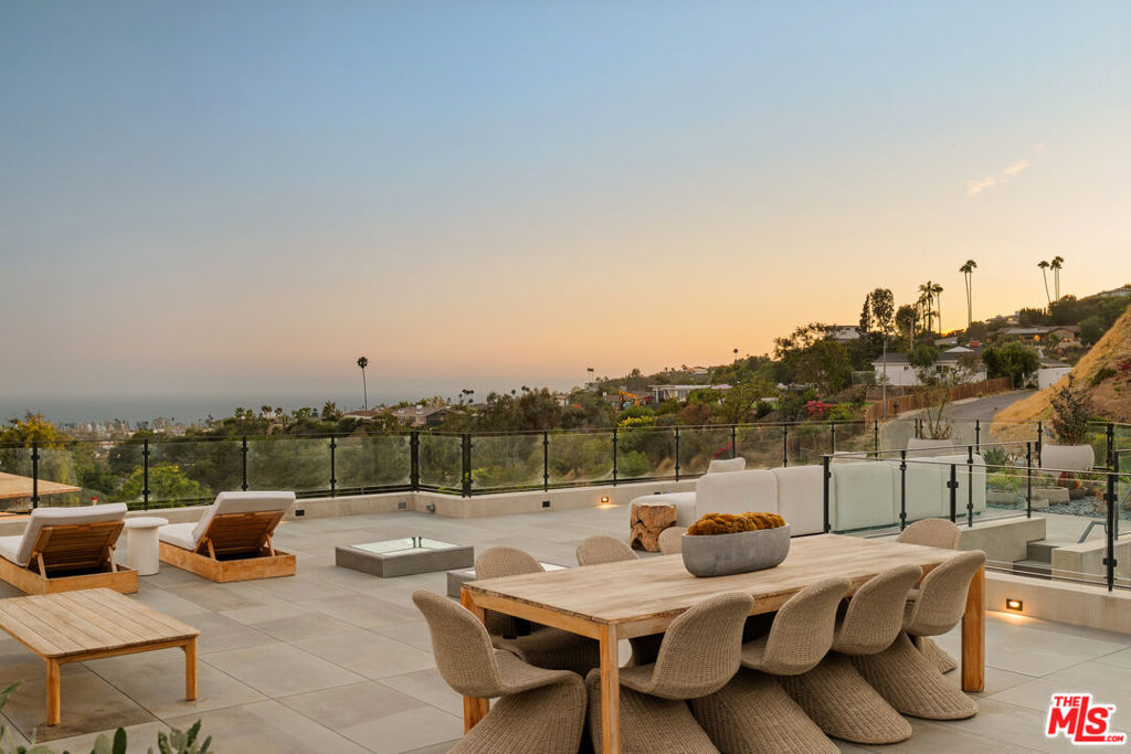 1205 Las Lomas Place