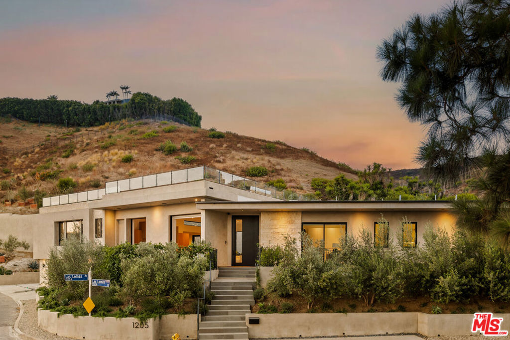 1205 Las Lomas Place