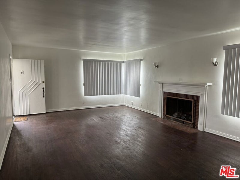 2722 W 43rd Place