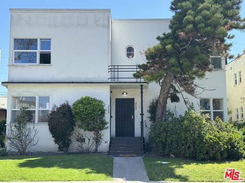 2722 W 43rd Place Los Angeles CA 90008