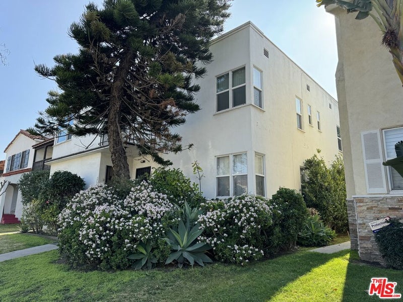2722 W 43rd Place