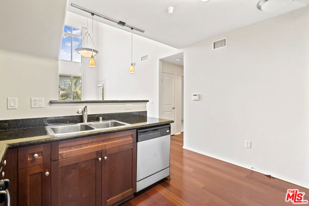 100 S Alameda Street 418