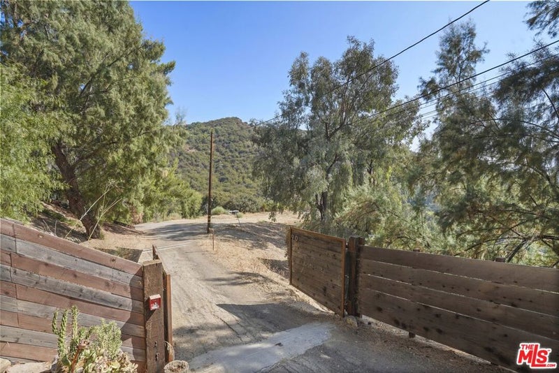 2088 3/4 Topanga Skyline Drive