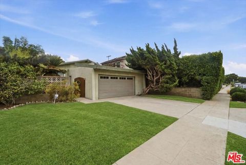 Photo of 4032 Moore Street, Los Angeles, CA 90066 (MLS # 26852615)