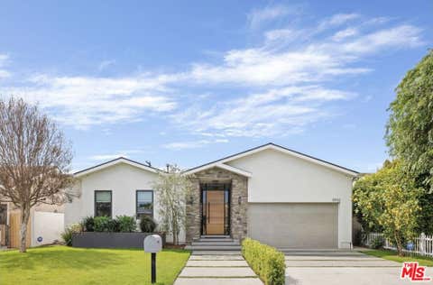 Photo of 13932 Otsego Street, Sherman Oaks, CA 91423 (MLS # 26870597)