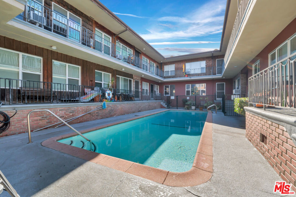 7236 Fountain Avenue 14