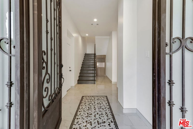 2566 E Chevy Chase Drive