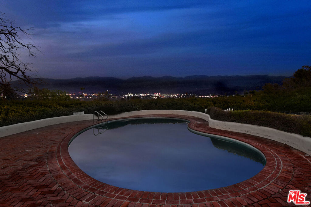 Properties 2 4141 Knobhill Drive