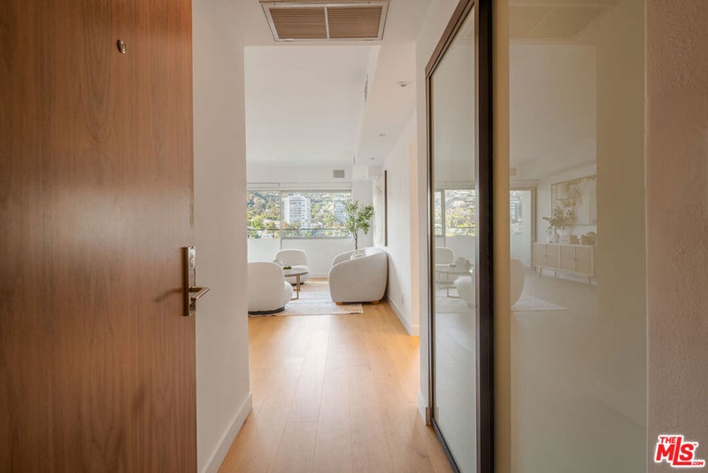838 N Doheny Drive 1204