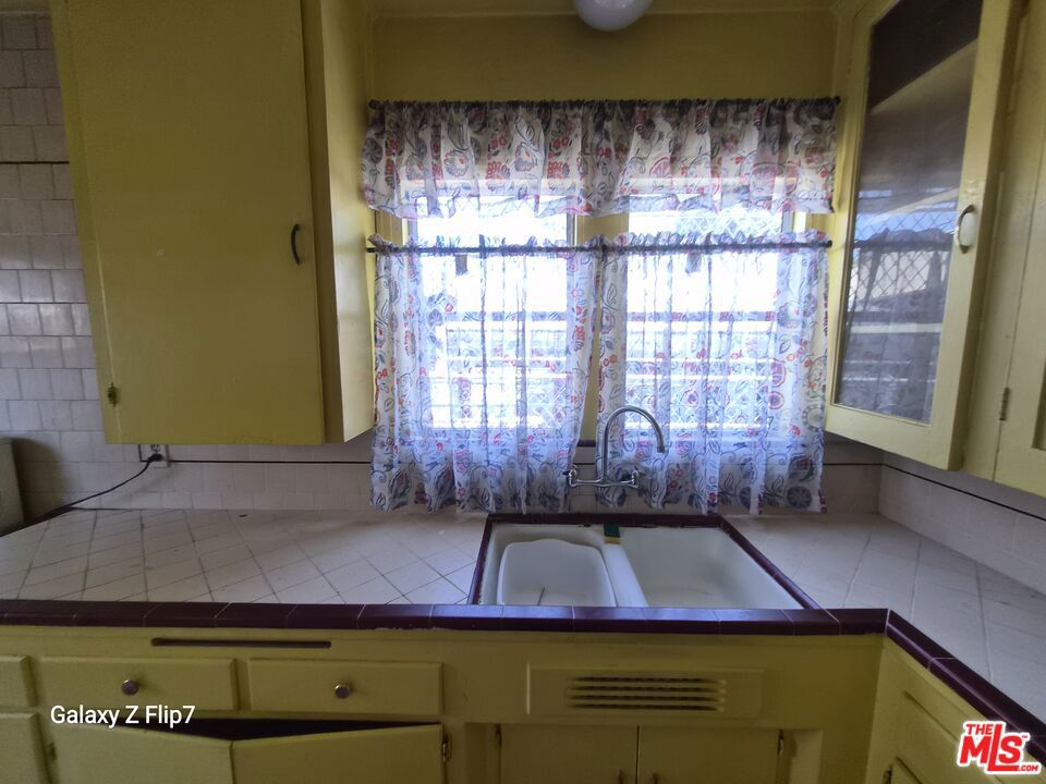 1241 W 43rd Street