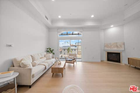 Photo of 309 S Mariposa Avenue #301, Los Angeles, CA 90020 (MLS # 26864949)