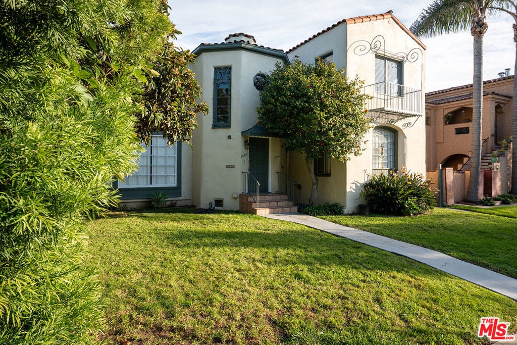 1064 S Hayworth Avenue