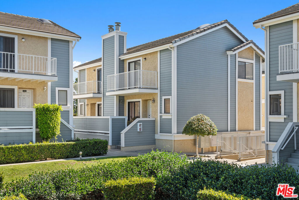 1832 Huntington Drive 13
