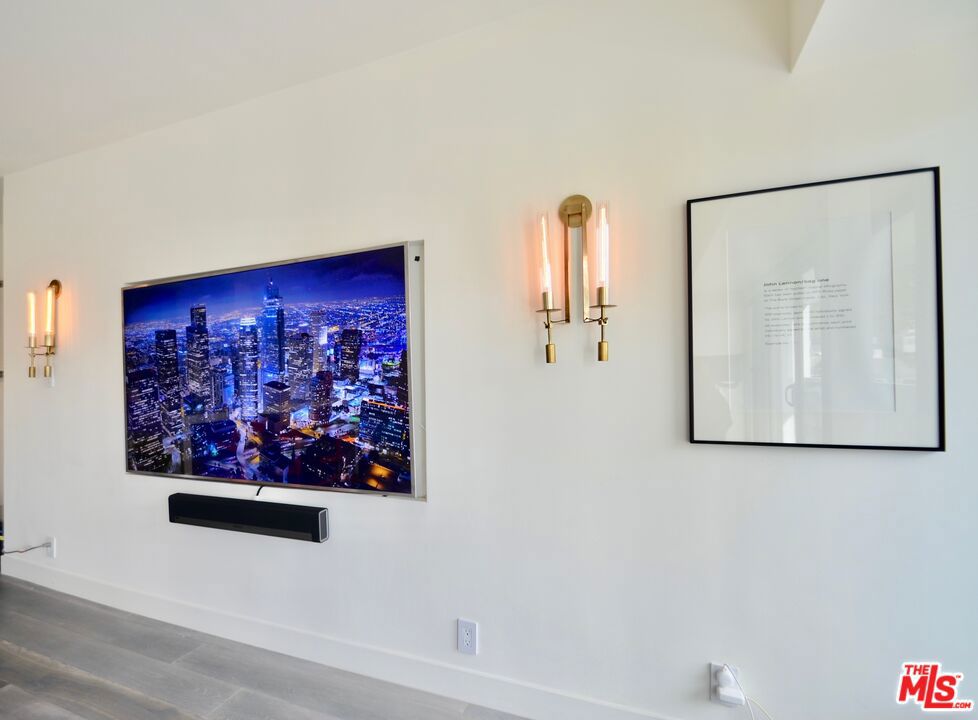 999 N Doheny Drive 612