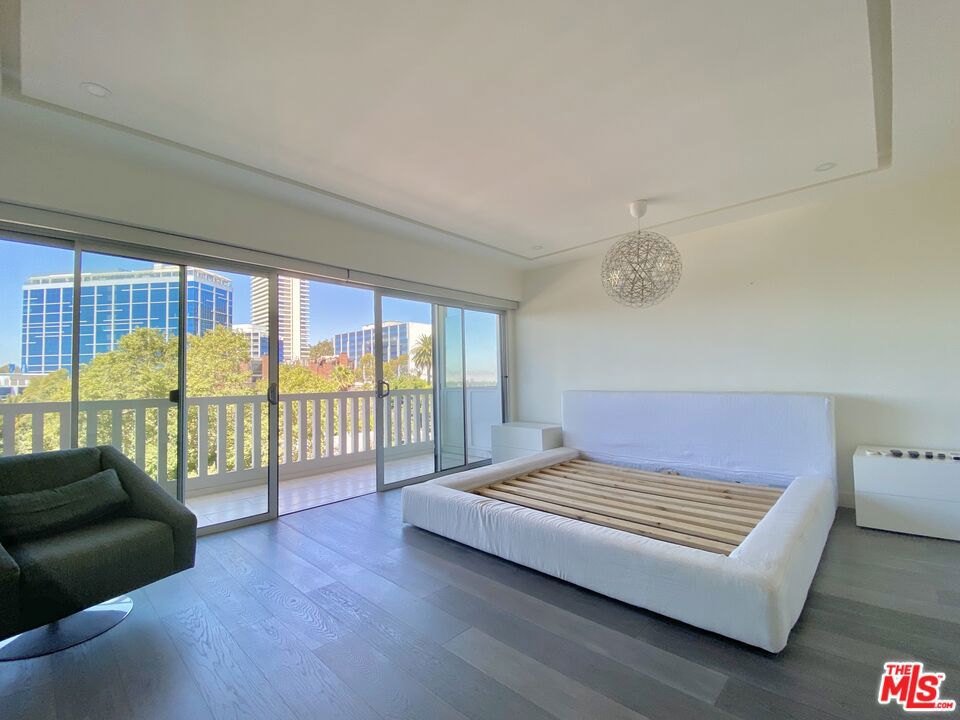 999 N Doheny Drive 612