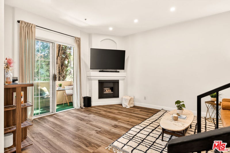 7101 La Tijera Boulevard J101