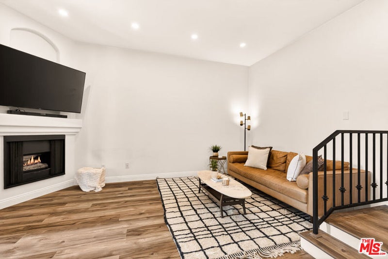 7101 La Tijera Boulevard J101