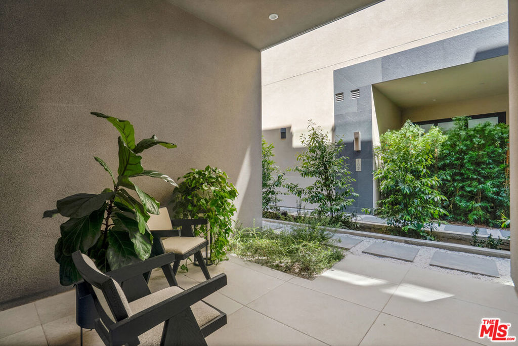 652 Huntley Drive 102