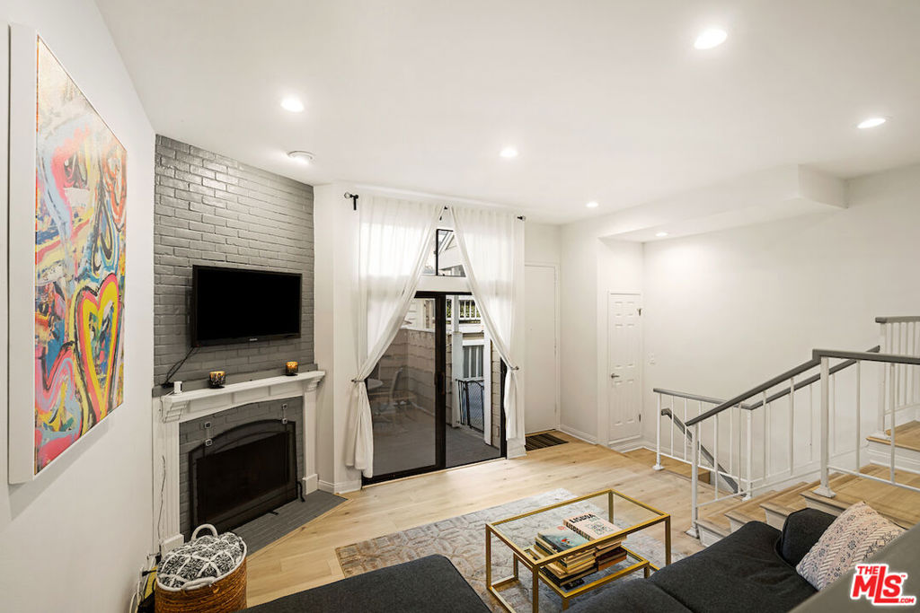 4658 Don Lorenzo Drive E