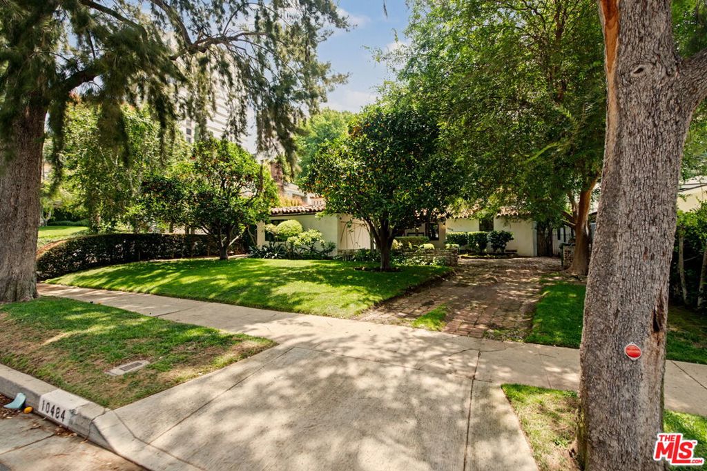 10484 Lindbrook Drive