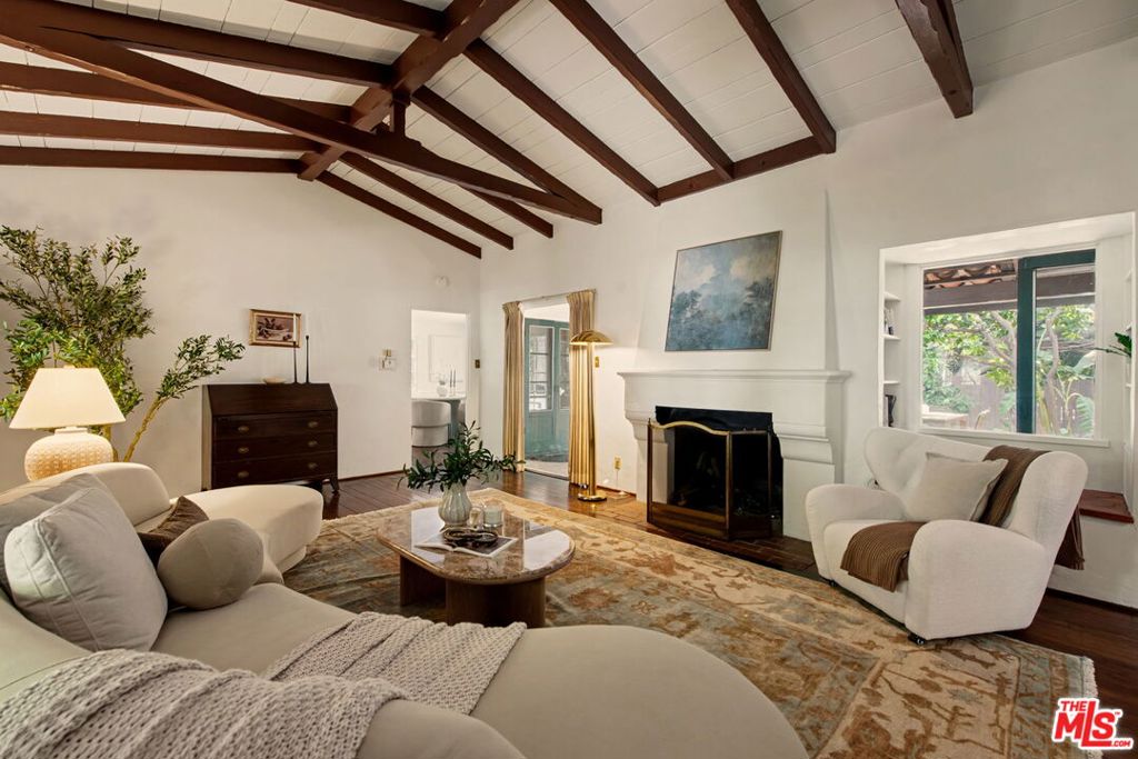 10484 Lindbrook Drive