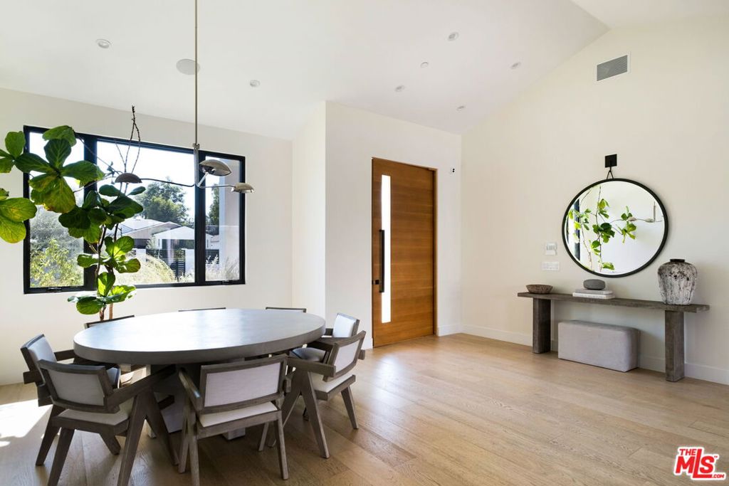 Properties 4 19739 Henshaw Street