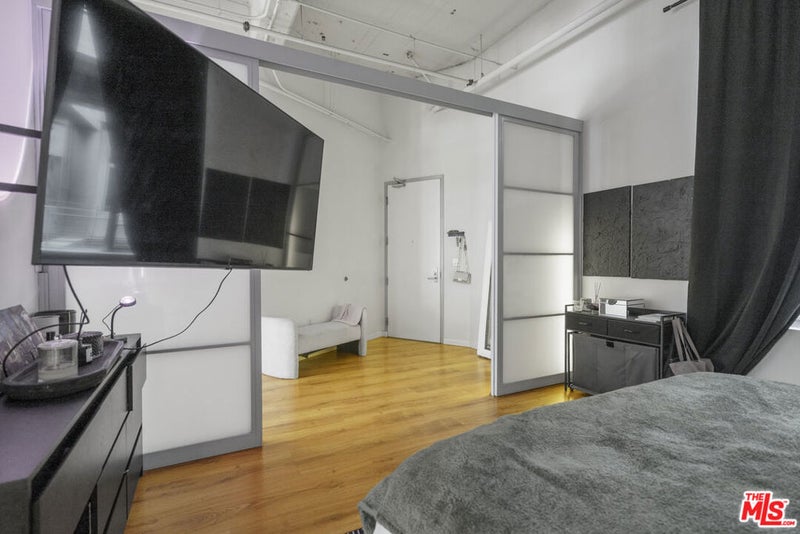 1130 S Flower Street 215